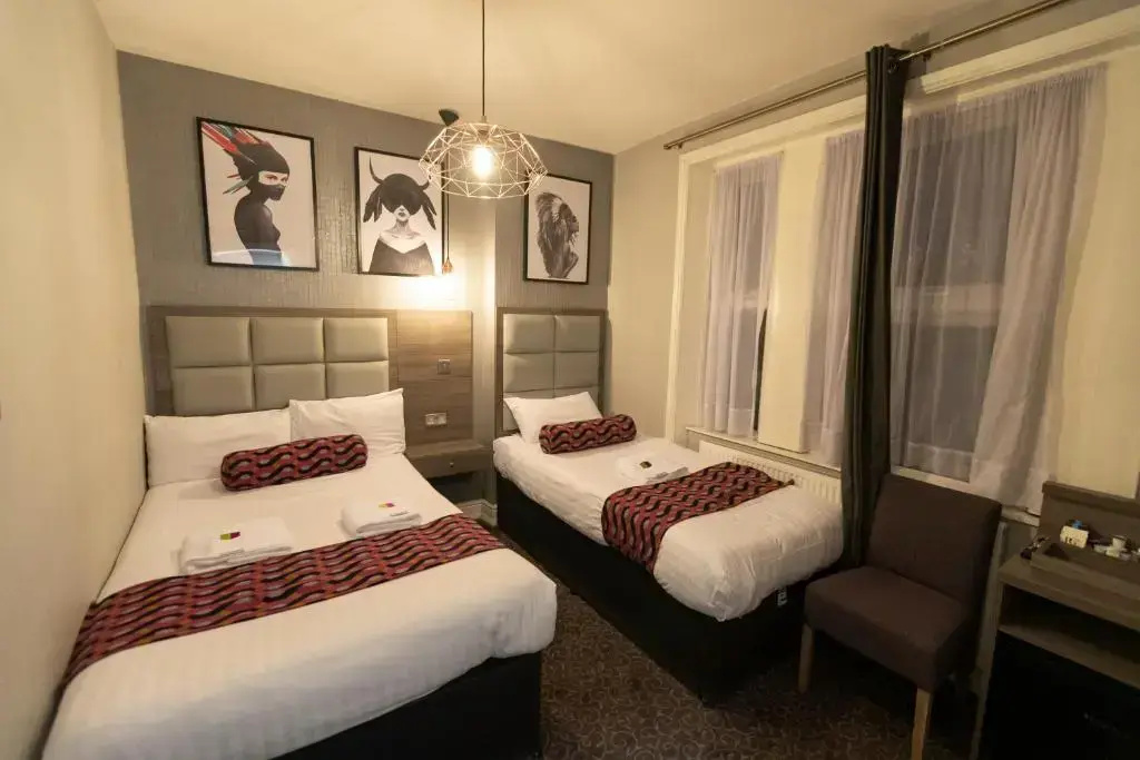 Standard Triple room