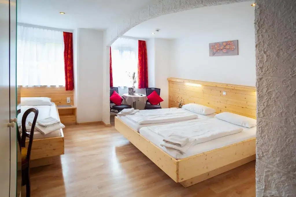 Standard Triple room