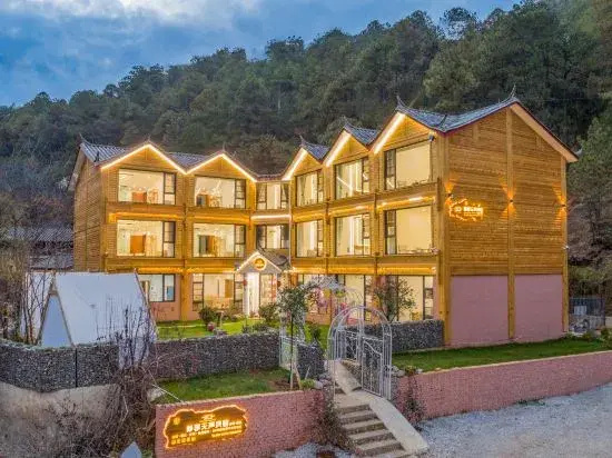 Silent bed and breakfast in Lugu Lake