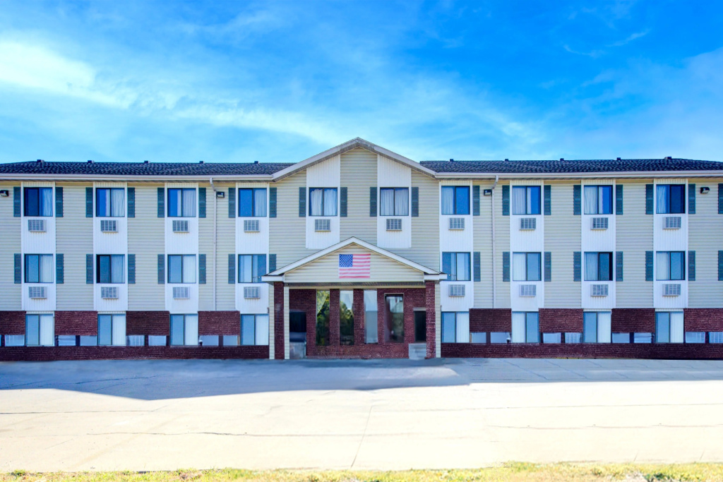 Super 8 by Wyndham Kingdom City