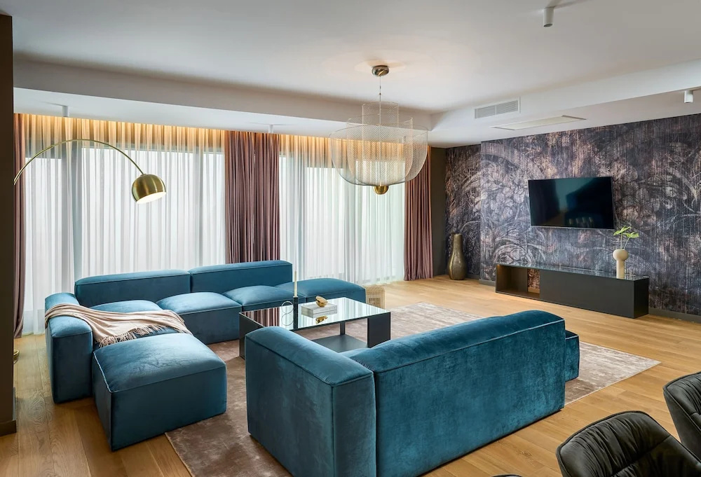 VISIONAPARTMENTS Nicolae Caramfil
