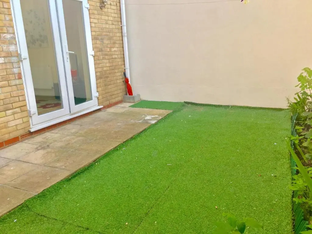 London 4 Bedrooms 3 Bathrooms with Garden House
