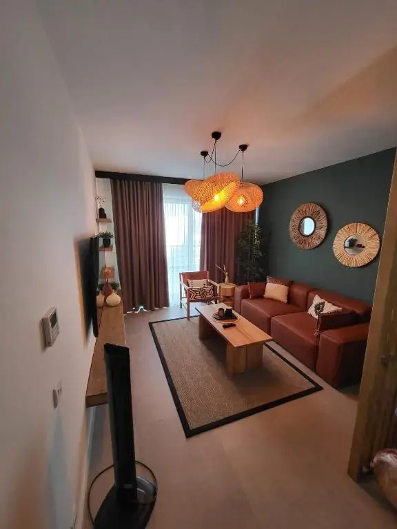 2 Bedrooms Apartment