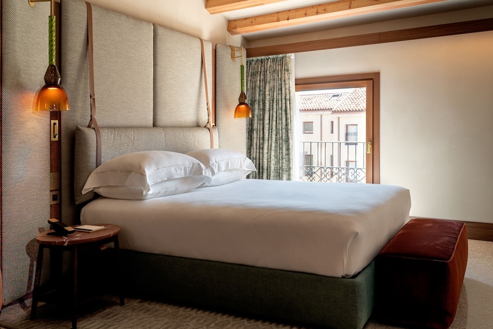 Deluxe Double room (full double bed) (bed type is subject to availability)