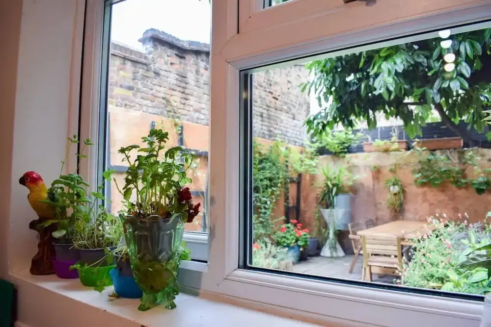Sunny 2 Bedroom Garden Flat in the Heart of East London