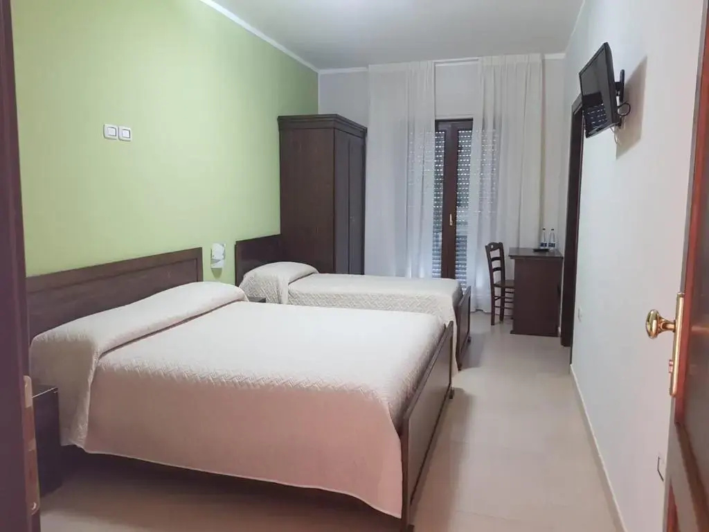 Deluxe Triple room