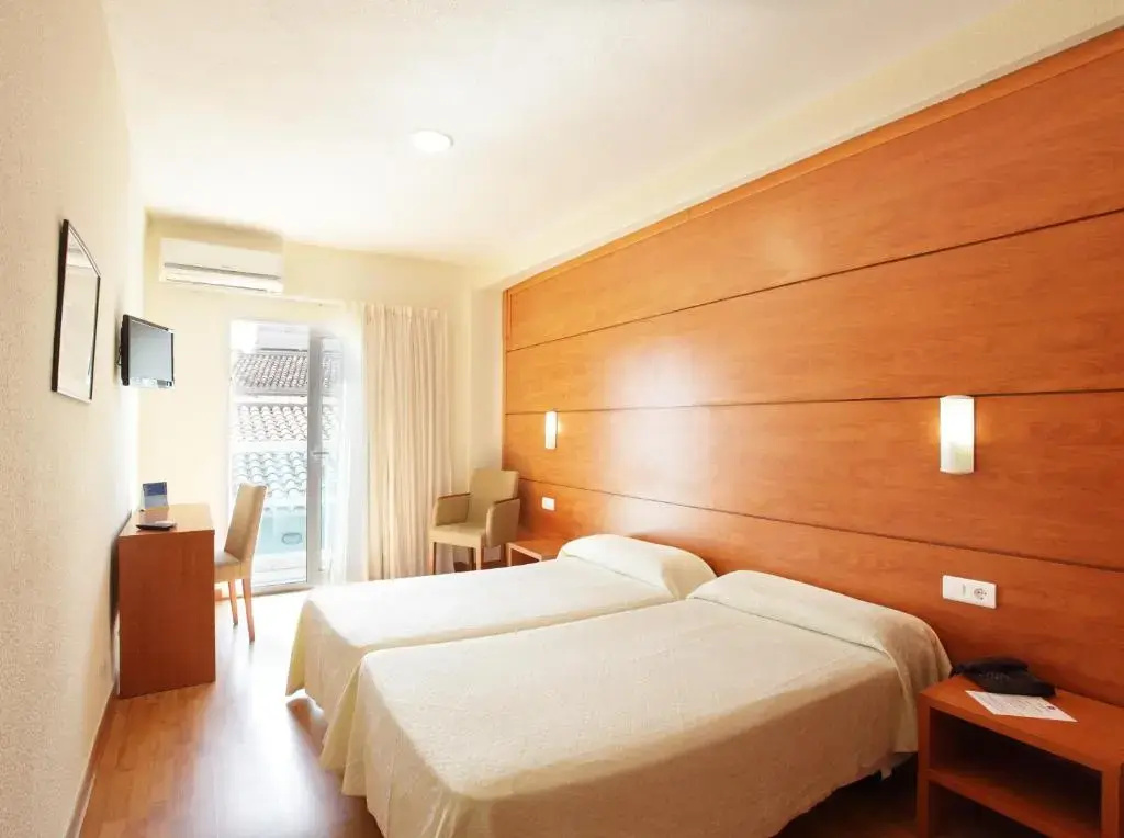 Standard Double room with balcony (twin beds)