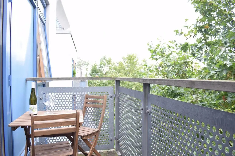 2 Bedroom Apartment With Balcony and Park Views