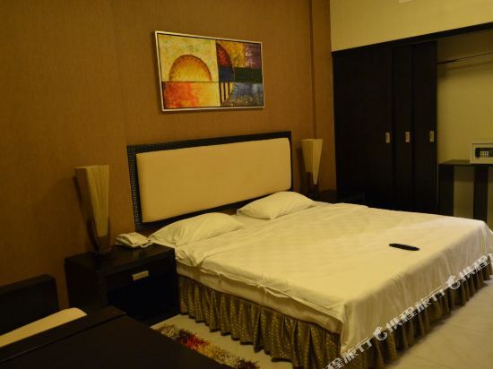Crystal Plaza Hotel