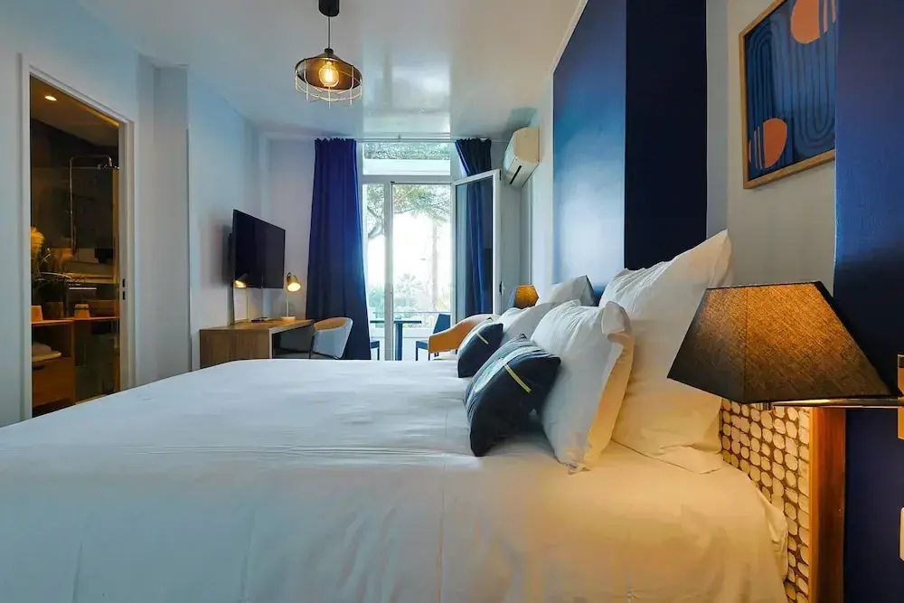 Superior Double room with balcony and with sea view (full double bed)