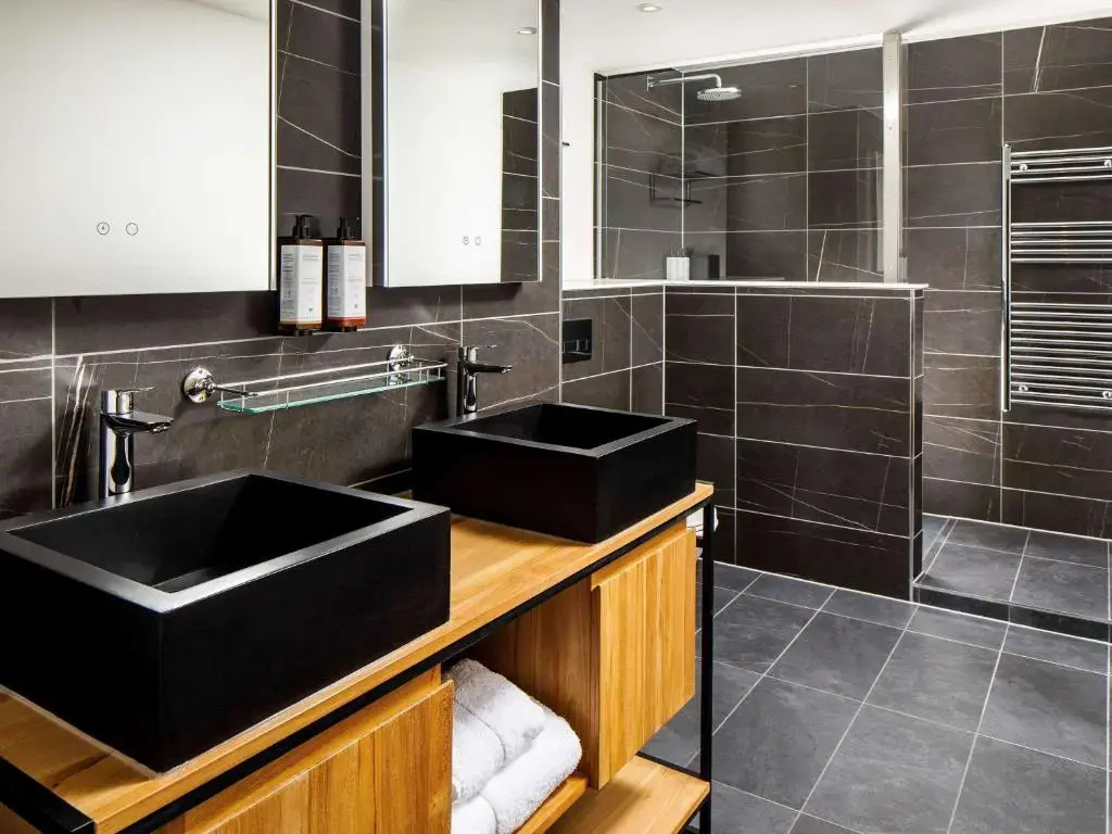 Mercure Newport Hotel - Tap to explore photos