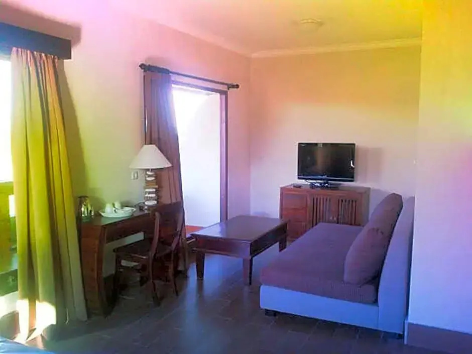 Suite with pool view