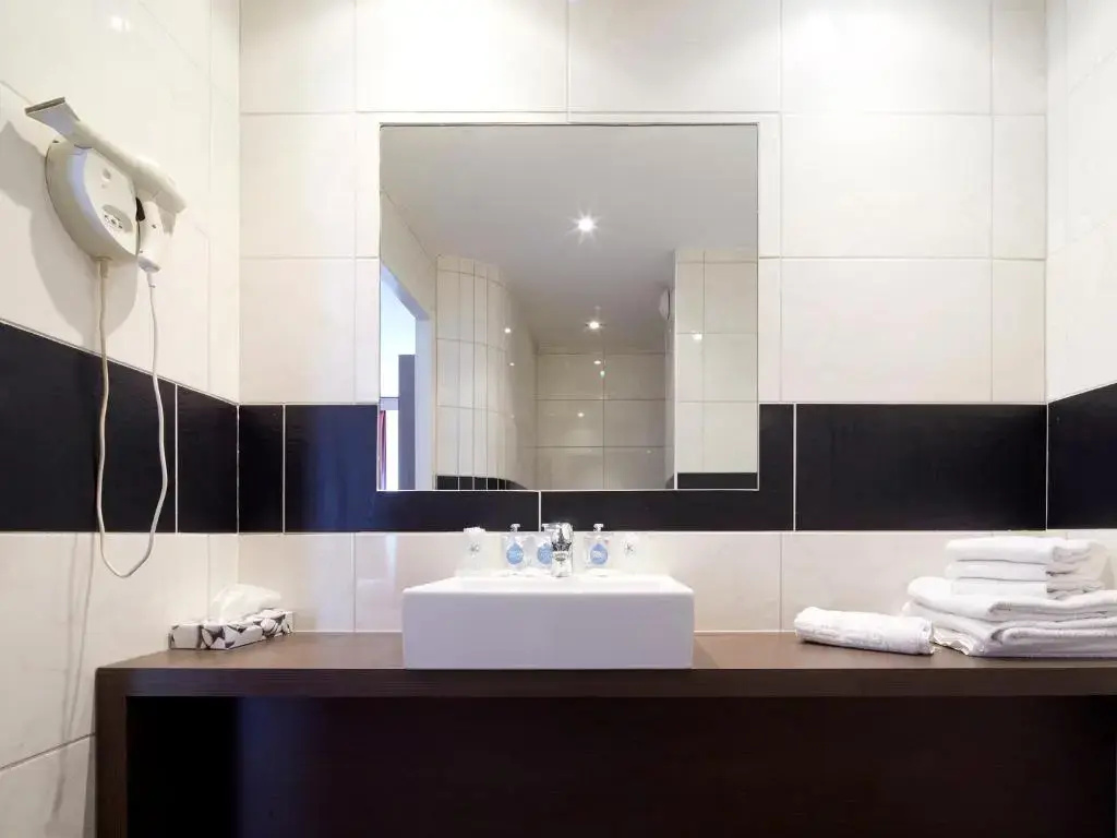 Kyriad Grenoble Centre - Chambres