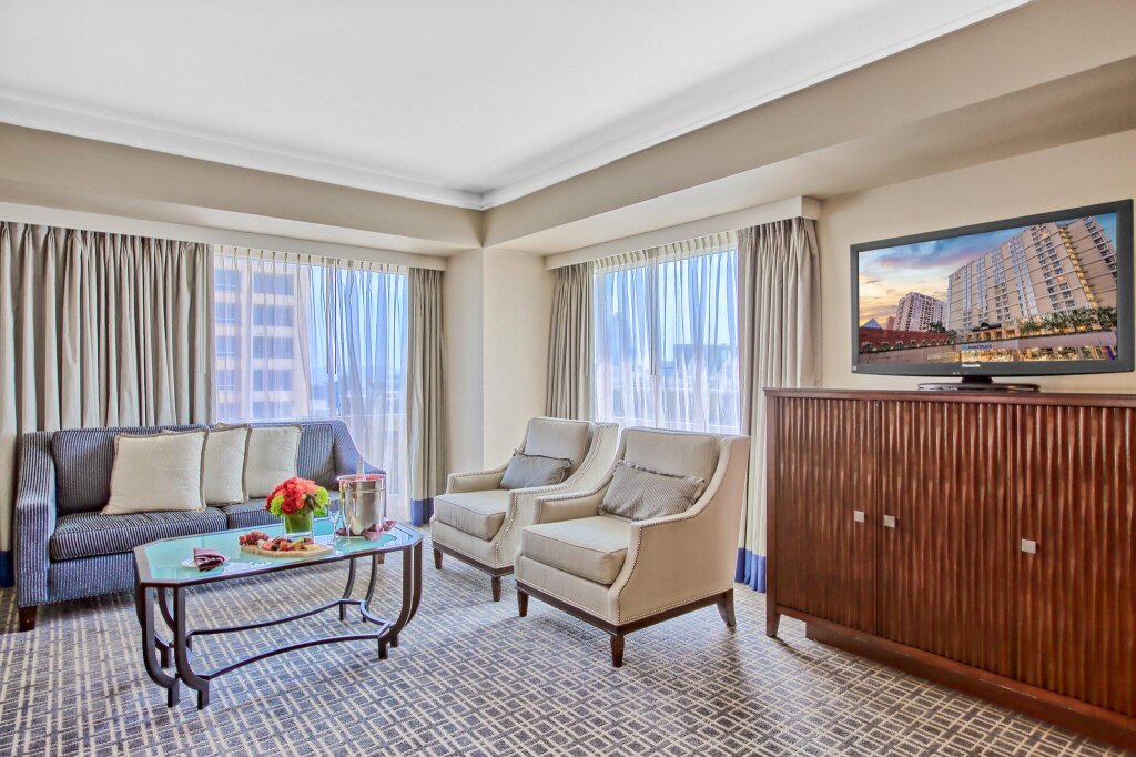 Omni Los Angeles Hotel at California Plaza - Chambres