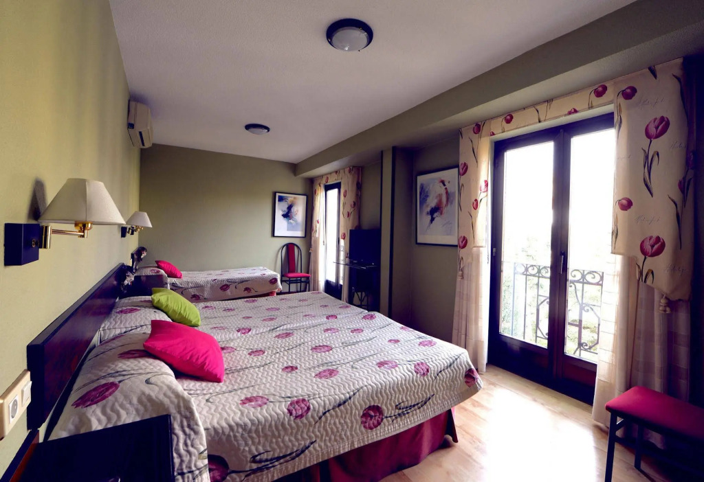 Hostal Concejo by null