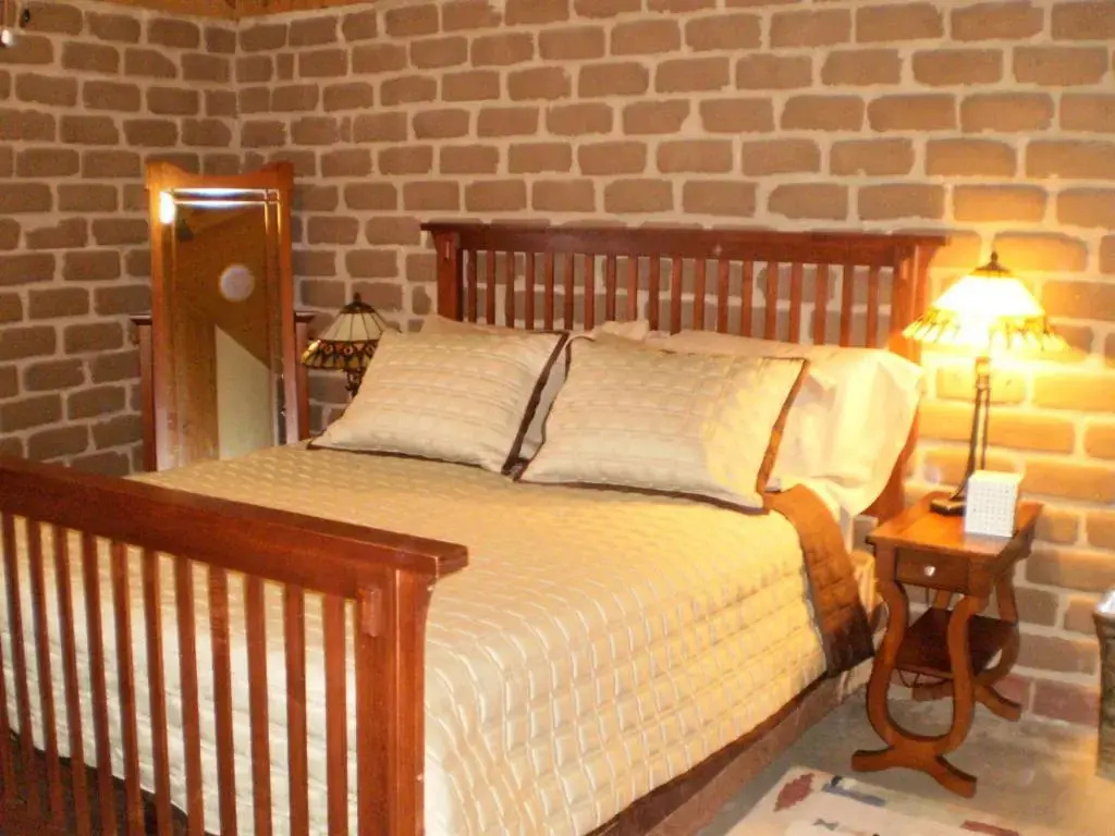 Double Suite (full double bed)