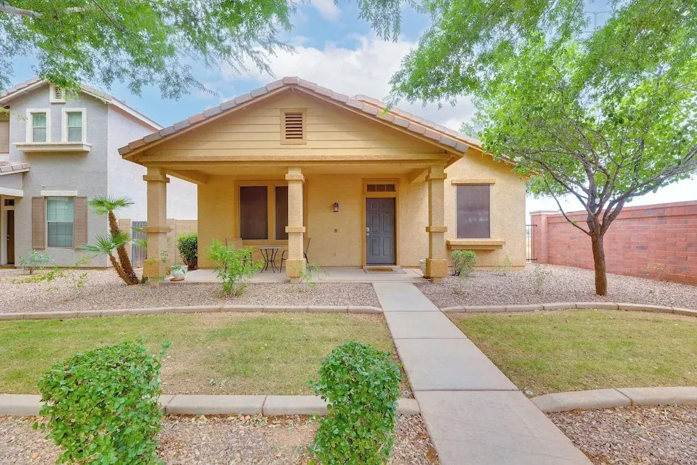 Family Home w/ Community Perks - 8 Mi to Chandler!