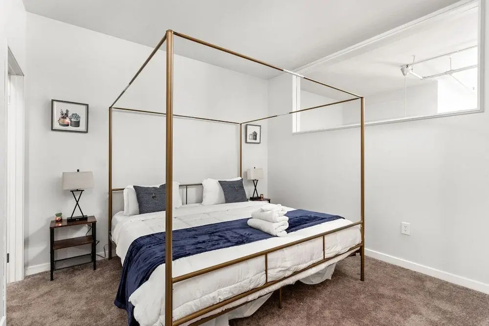 2BR/2BA In The Block Apartment by CozySuites — фото 4