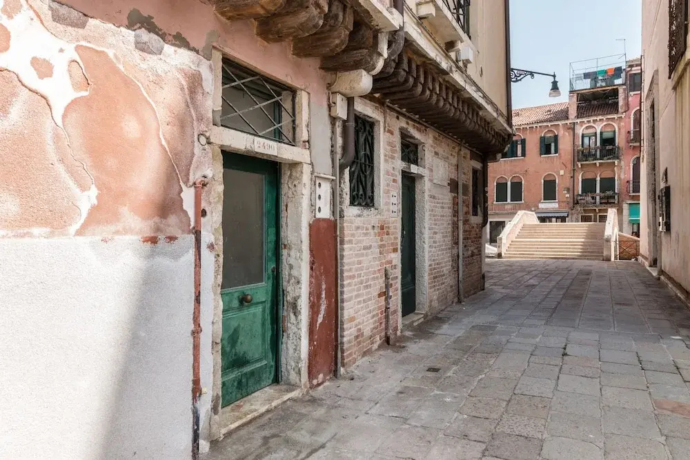 7 Windows on Venice