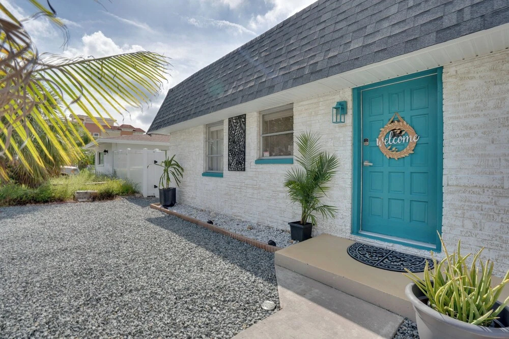 2 Bungalows in Redington Shores! Steps to Beach