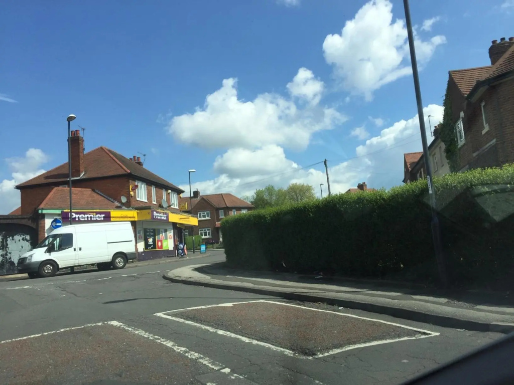 Browning House 3 rooms total 6 beds contractor stay FREE WIFI and Parking