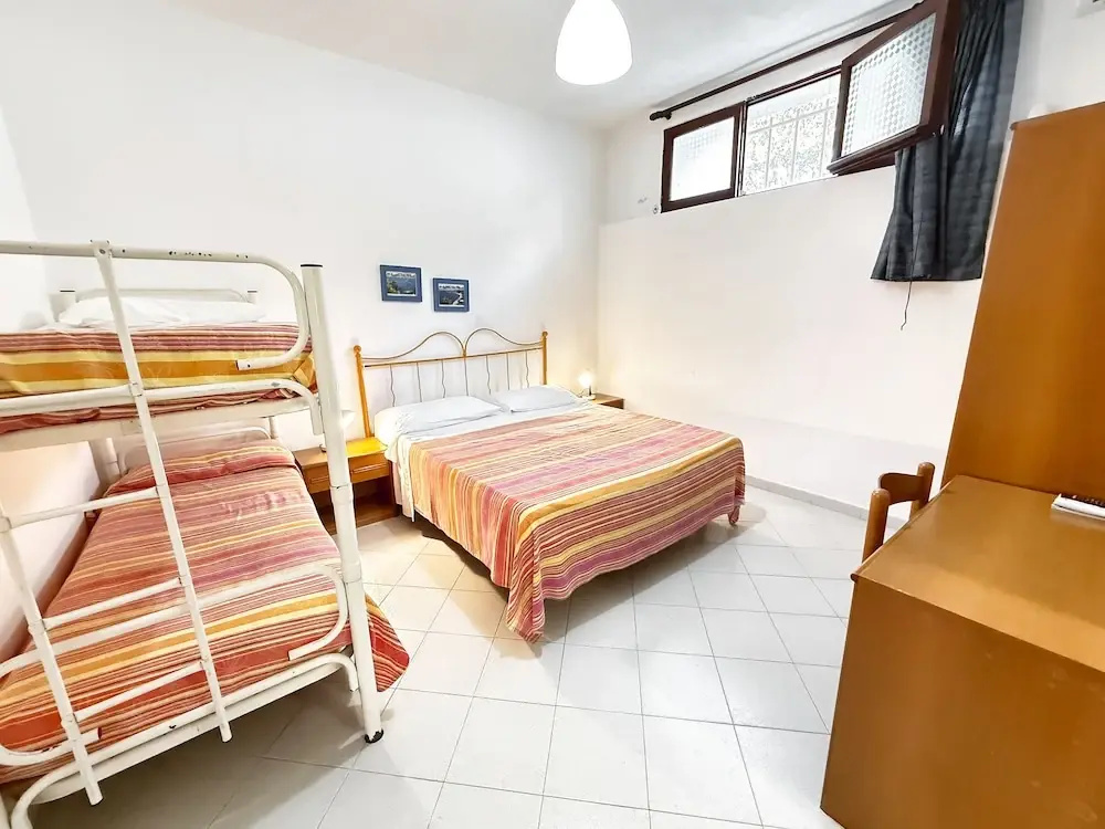 Economy room