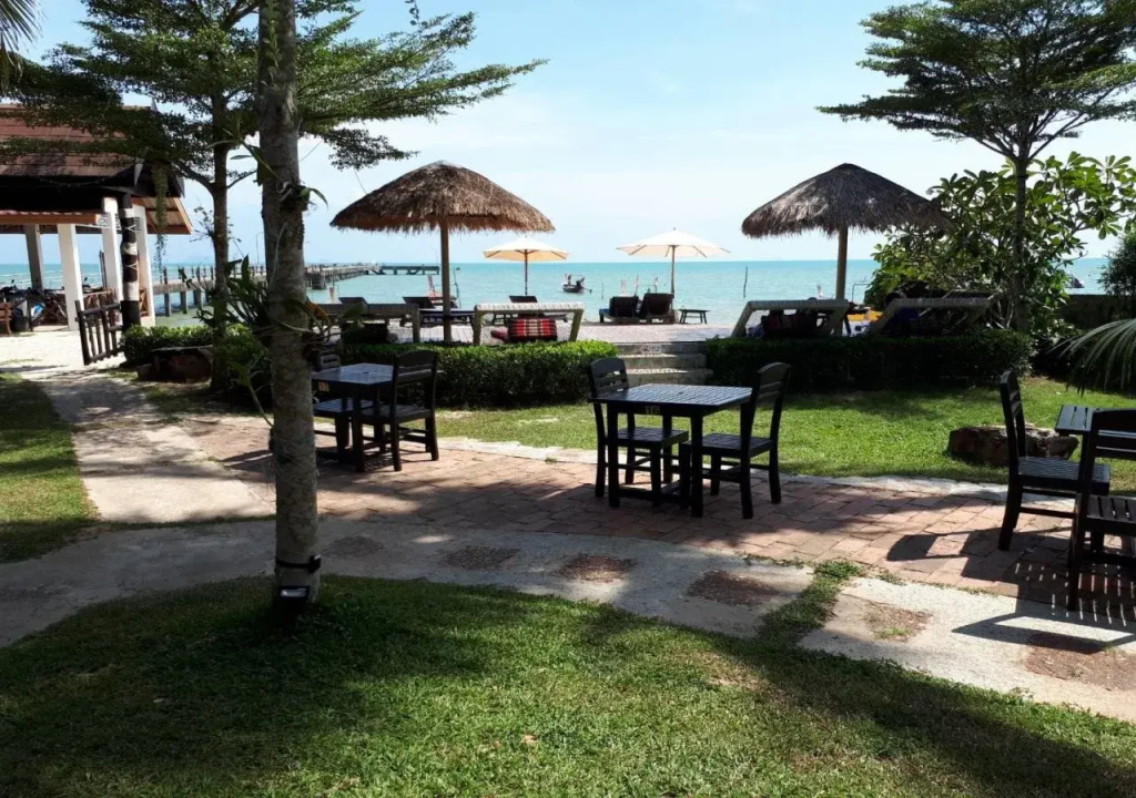 Beach & Waterfront