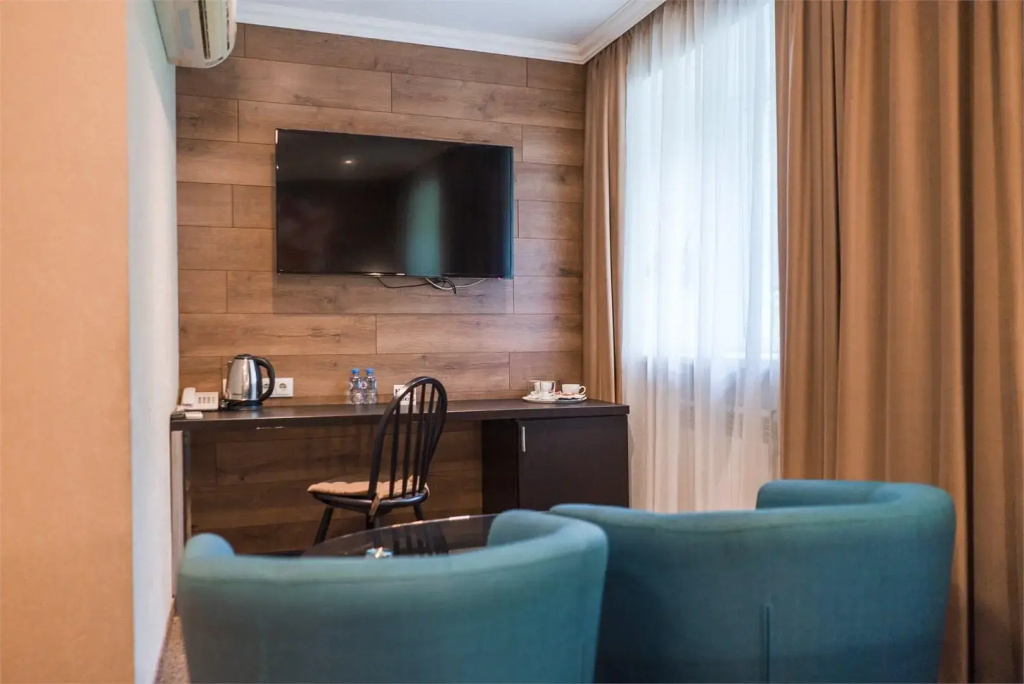 Business Double room (full double bed)