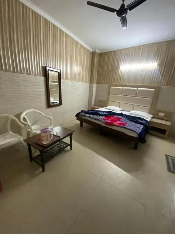 Standard Double room (full double bed)