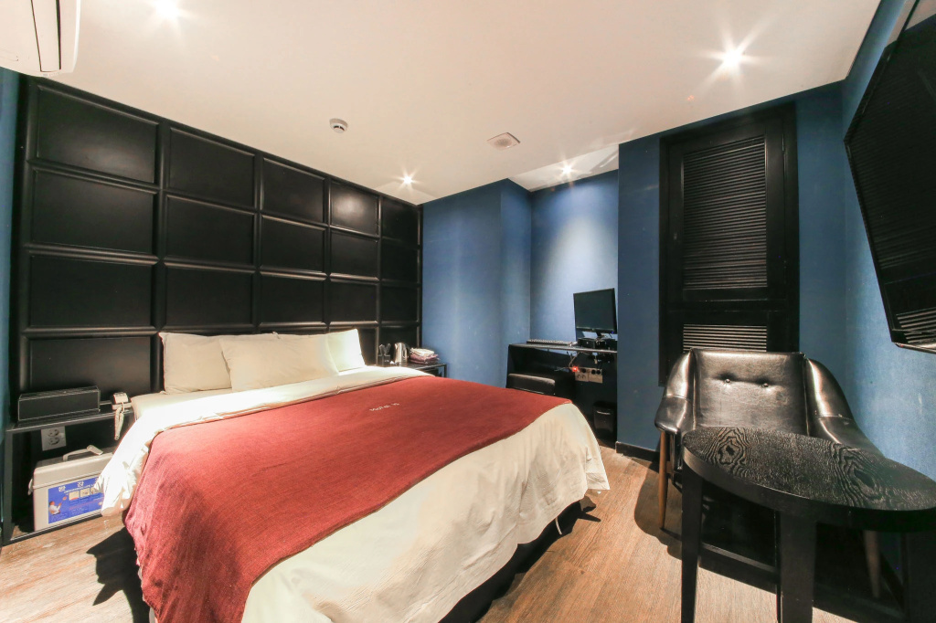 Standard Double room (full double bed)