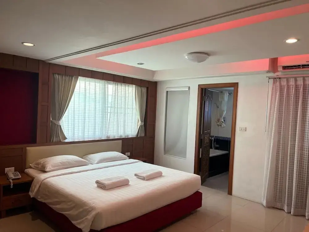 Deluxe Double room with balcony (full double bed)