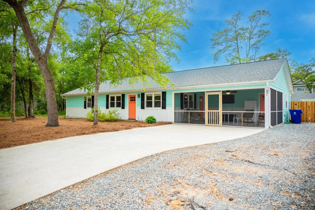 Zaruba Beach by Oak Island Accommodations