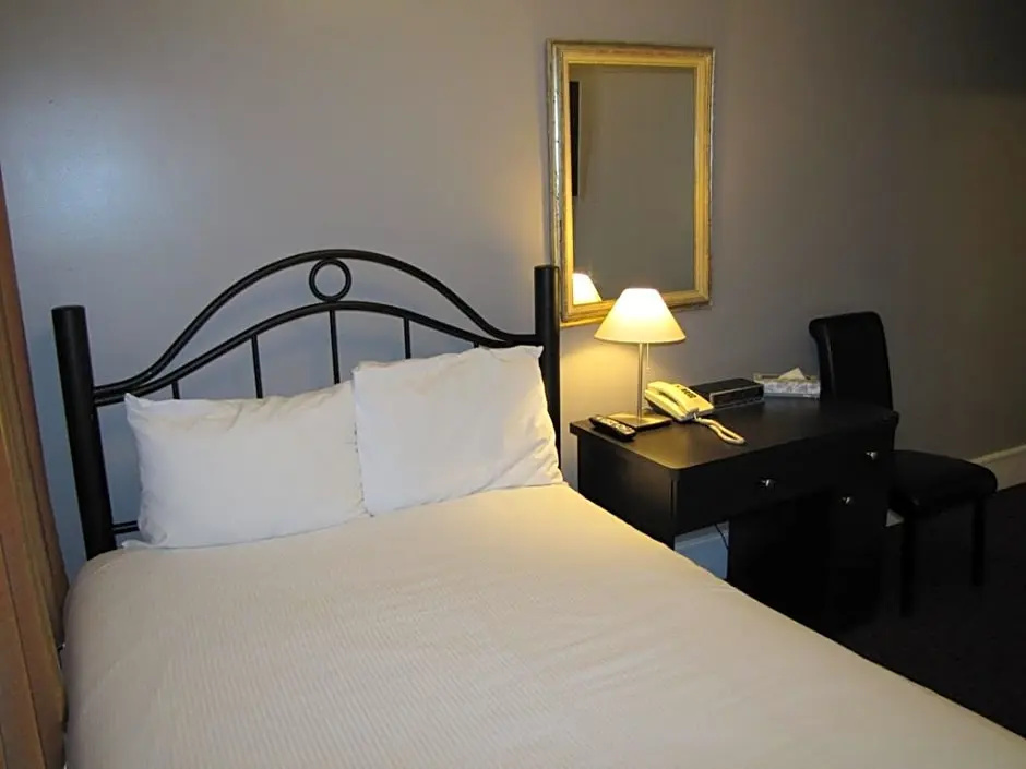 Deluxe Double room (full double bed)