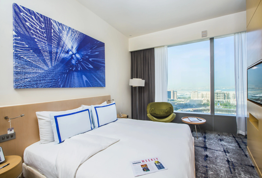 Media One Hotel Dubai — фото