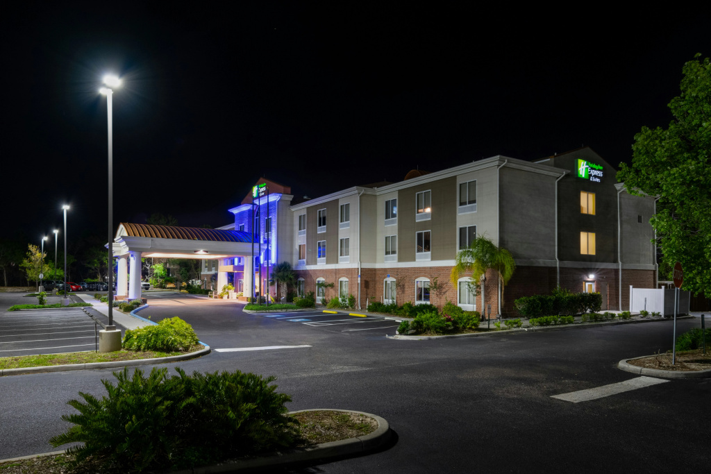 Holiday Inn Express & Suites Spring Hill by IHG