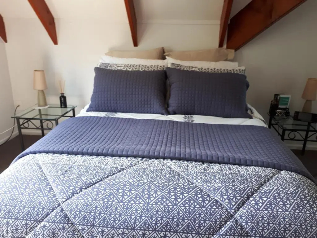 Deluxe Double room (full double bed)