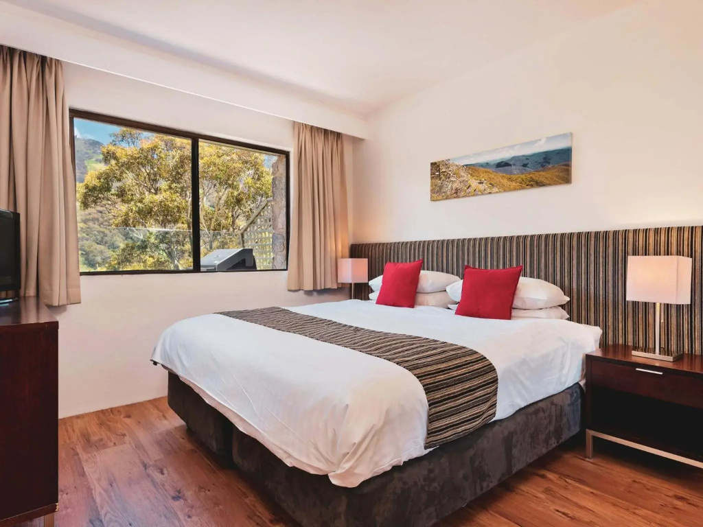 Lantern 1 Bedroom Balcony with car space and mountain view