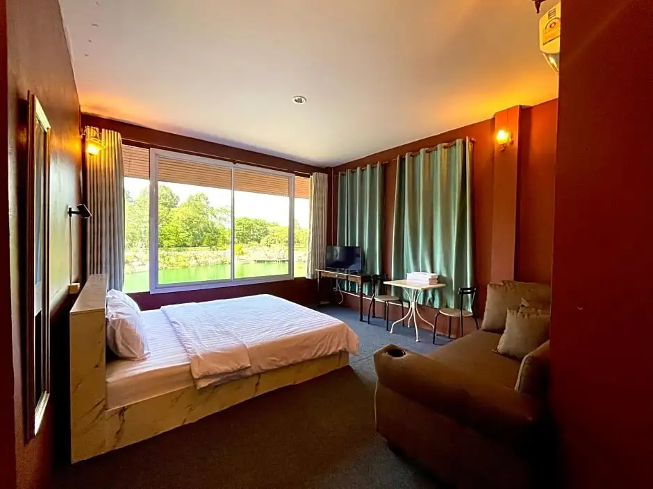 Standard room with lake view