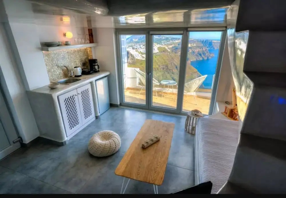 Grand room with balcony