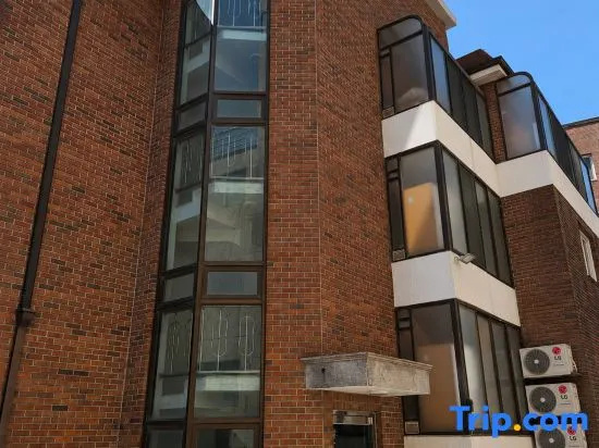 Hongdae Sangsu Station 5 minutes #Bathroom 2#Starbucks/Convenience Store 1 minute#Hongdae Street