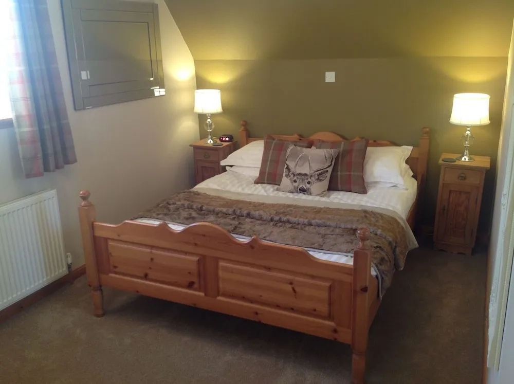 Deluxe Double room with lake view (full double bed)