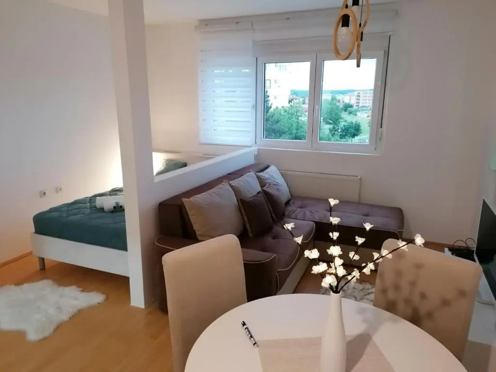Emili Apartman
