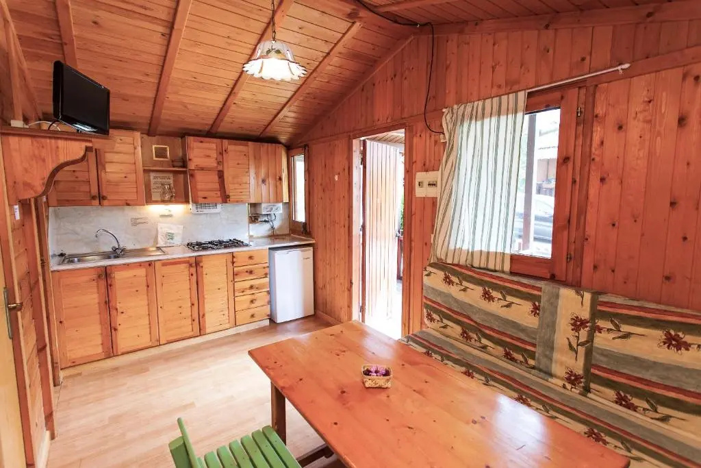 2 Bedrooms Bungalow