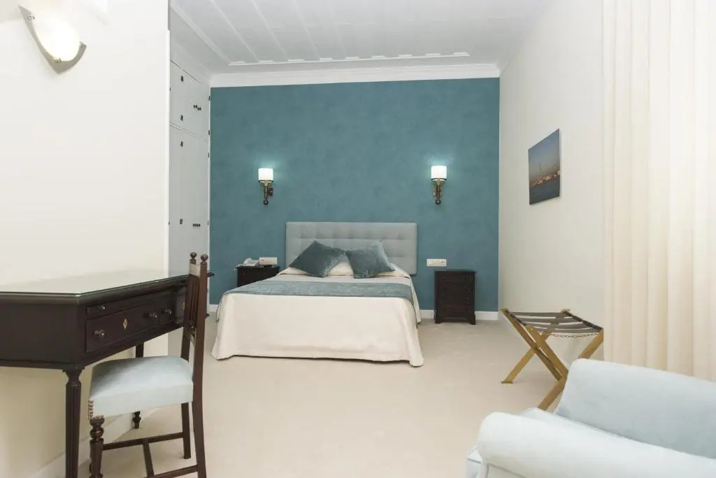 Double Suite (full double bed)