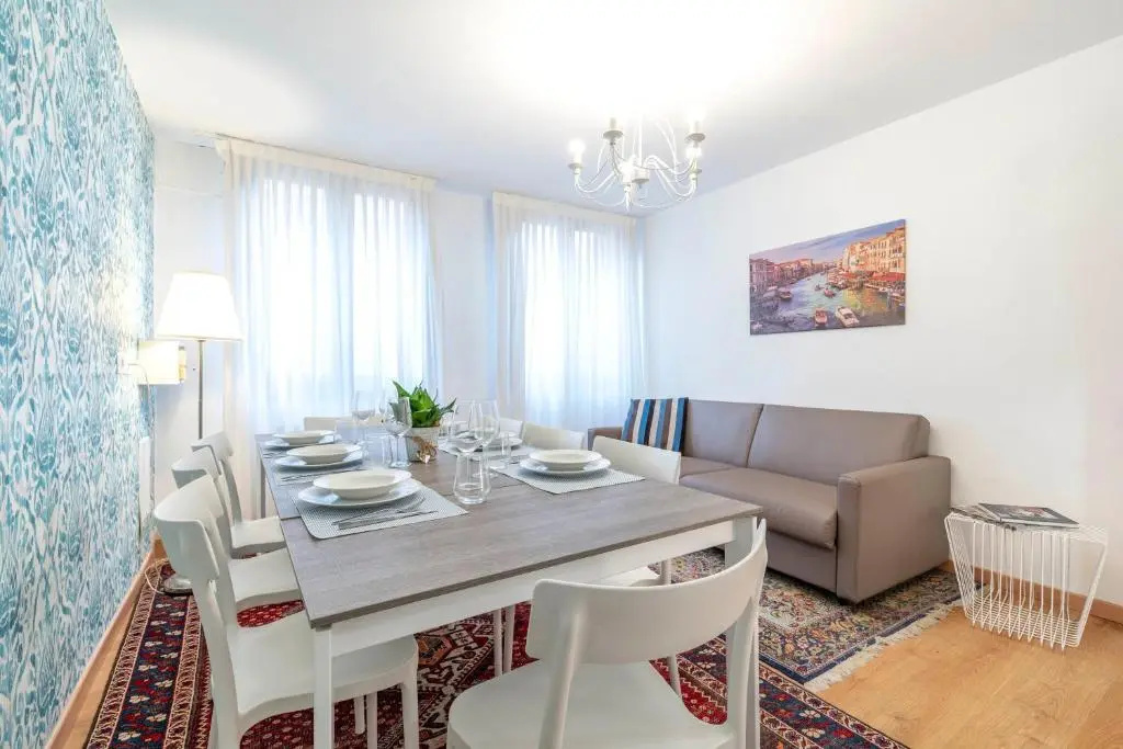 3 Bedrooms Apartment