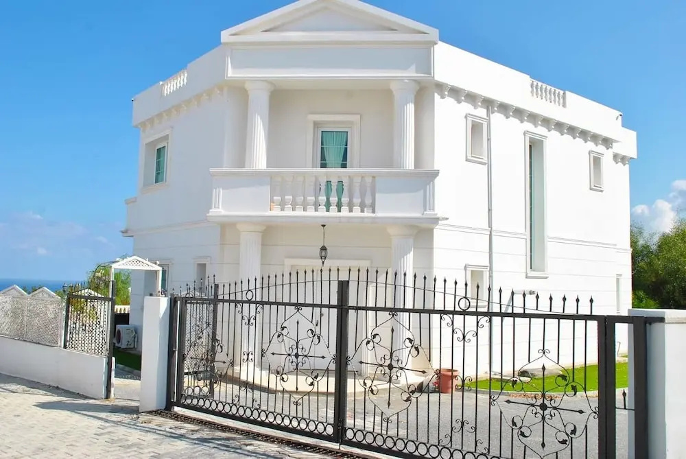 Villa Roman by Amy Villasa