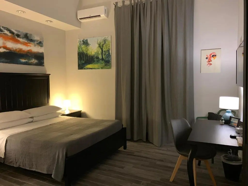 Deluxe Double room (full double bed)