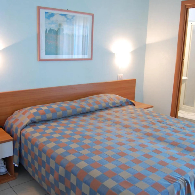 Hotel Iones — 5