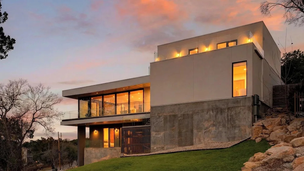 Hunters Estate by Avantstay Design-forward Hillside Home Private Pool + Firepit Close to Lake Travis + Downtown Austin