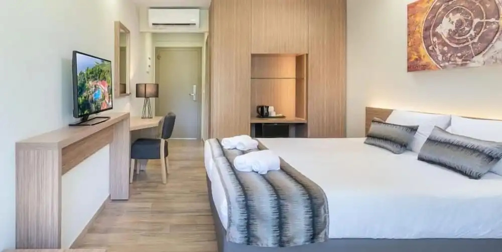 Superior Double room with balcony and with garden view (full double bed)
